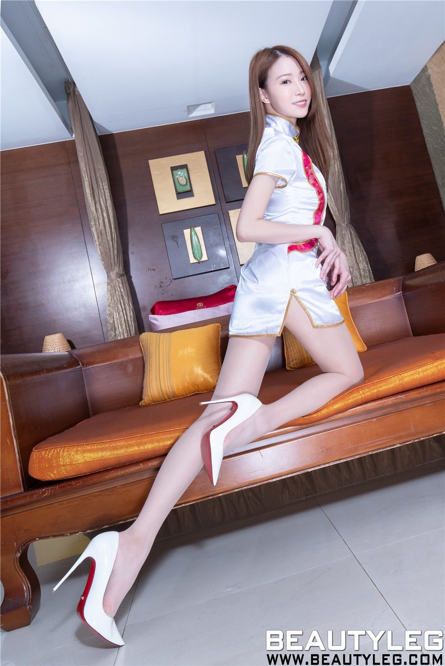 台湾丝袜美腿模特Lia高清写真图片