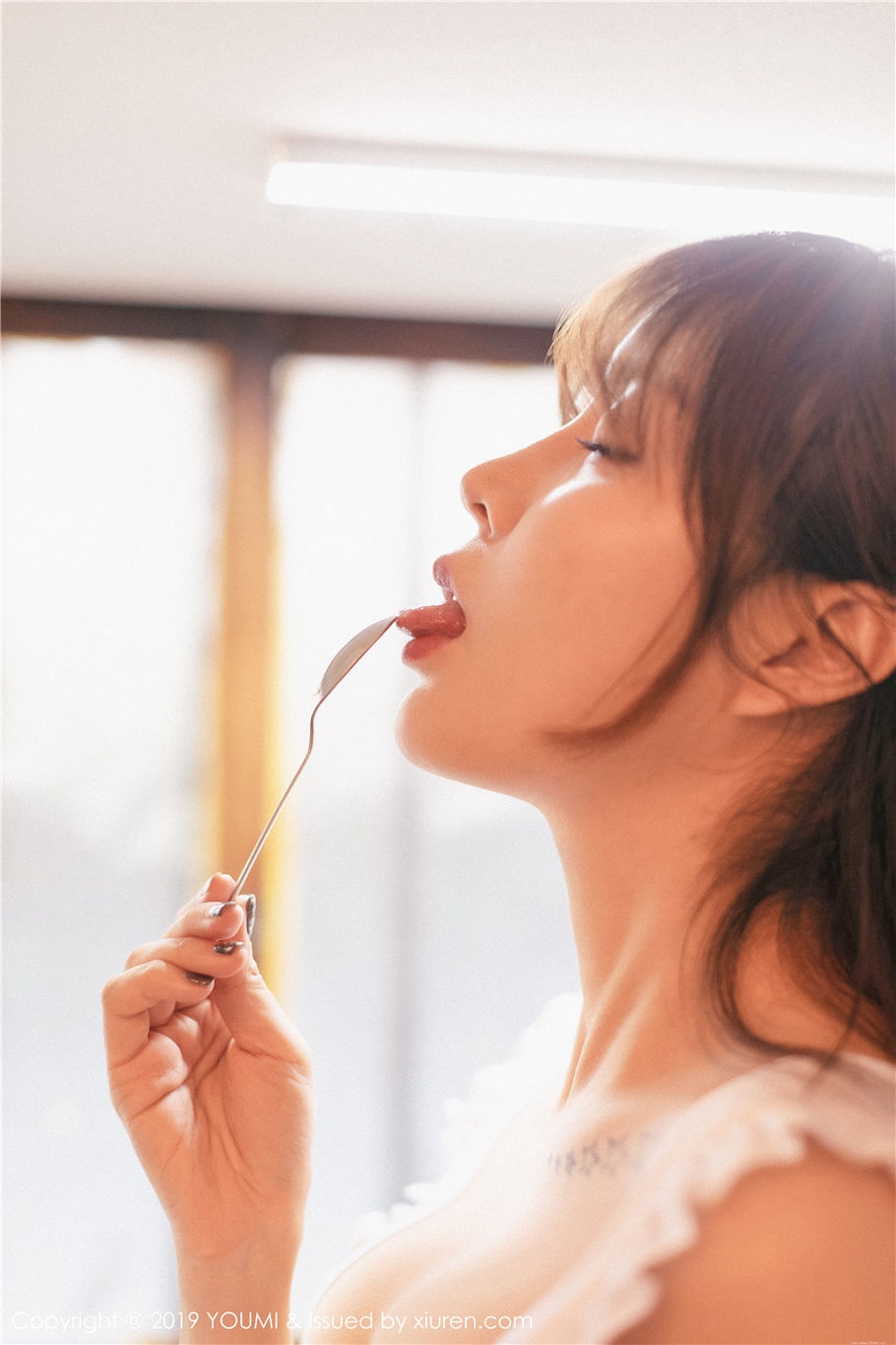 丰满王雨纯气质美女丝袜美腿性感写真