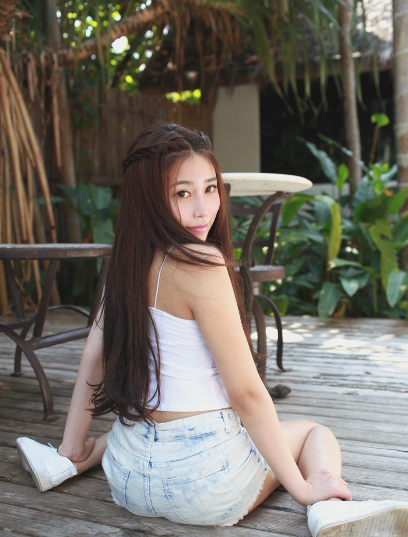 元气美女许诺Sabrina白嫩美肤阳光写真