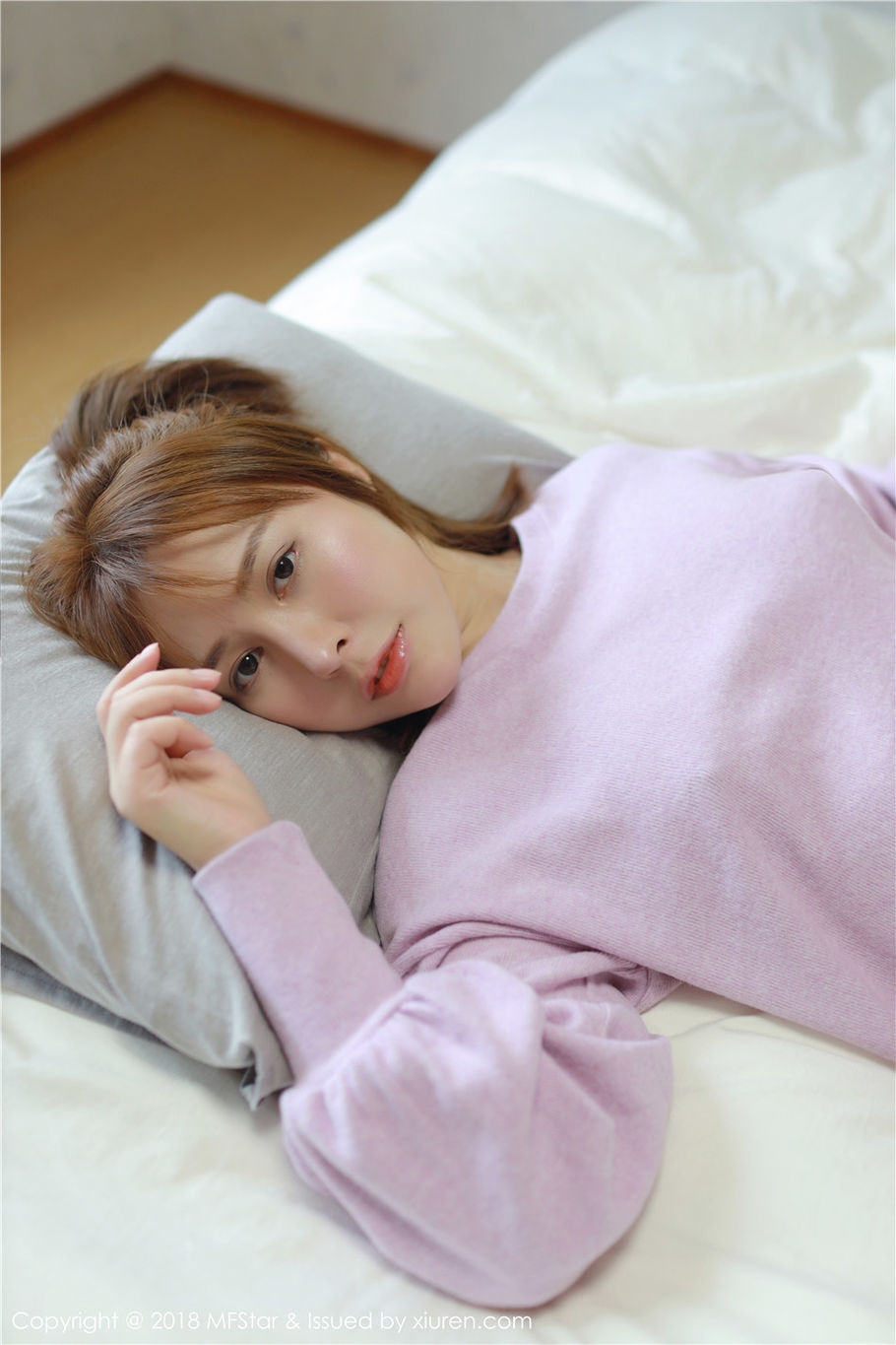 小清新美女Evelyn艾莉诱惑玉乳写真集