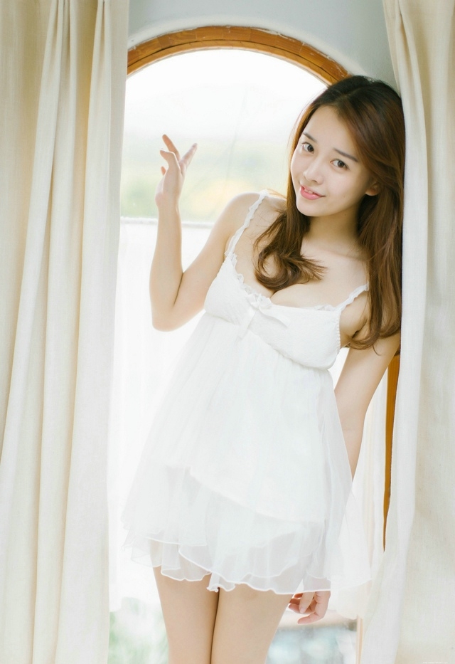 性感酥胸美女浴缸里清新私房写真照图片