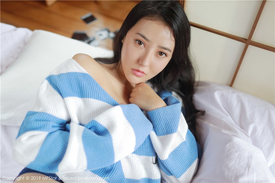 肥臀性感少妇Manuela玛鲁娜情趣睡衣诱惑私房照