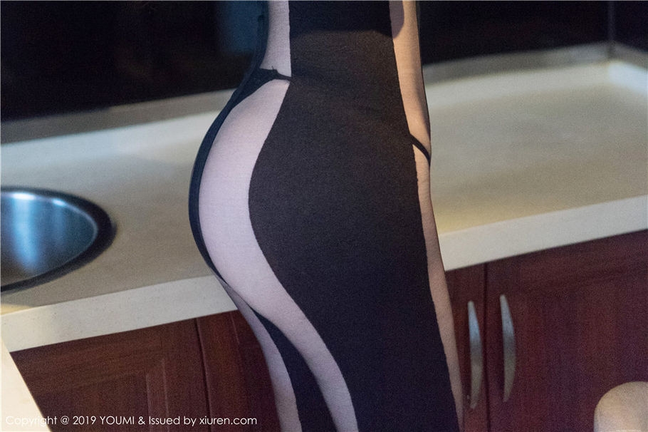 空姐孙梦瑶V翘臀美腿丝袜制服诱惑写真