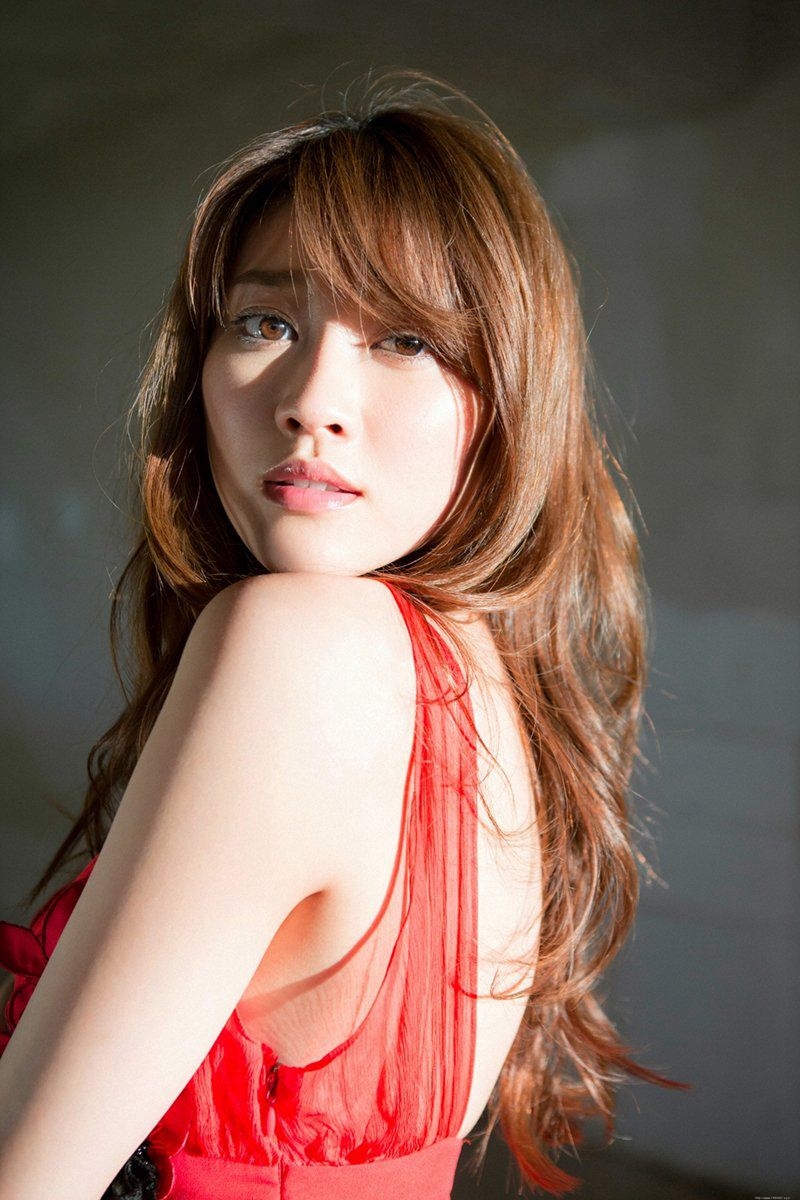 性感女神原干惠白皙美腿丰腴妩媚写真图片