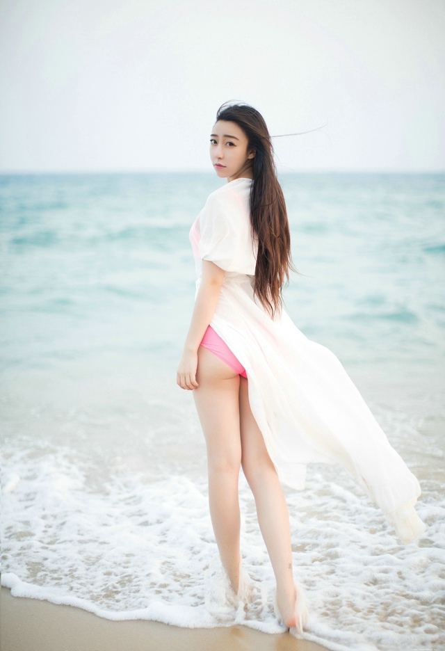 性感比基尼女孩海滩上个人诱惑艺术写真摄影美图