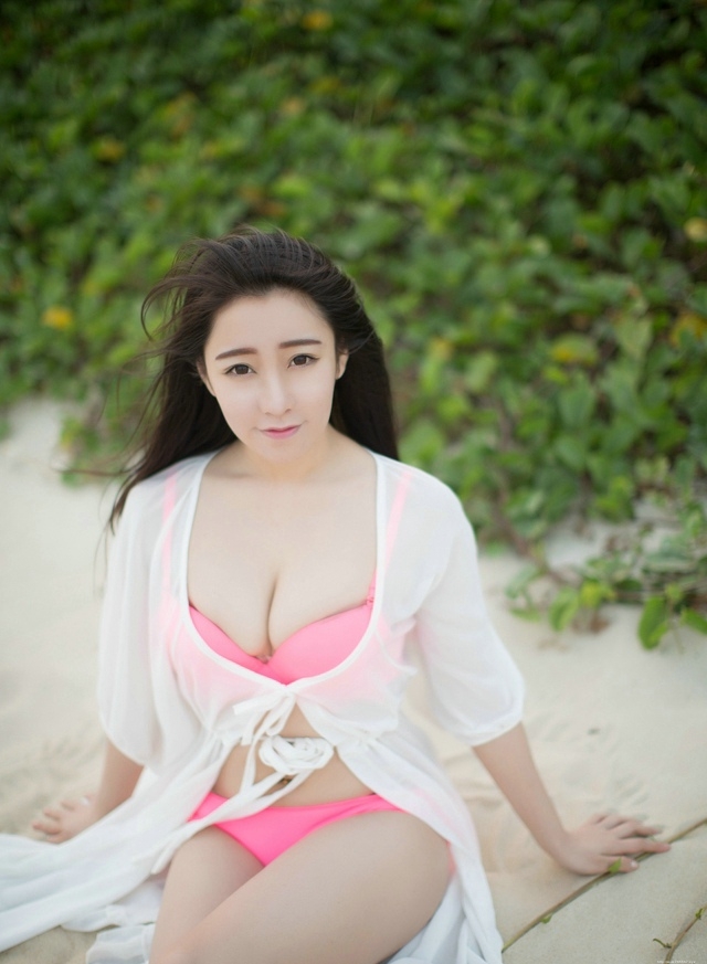 性感比基尼女孩海滩上个人诱惑艺术写真摄影美图