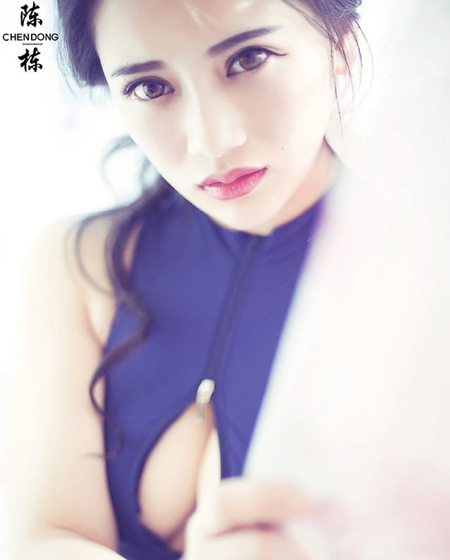 性感诱惑大胸美女车厘子撩人私房照