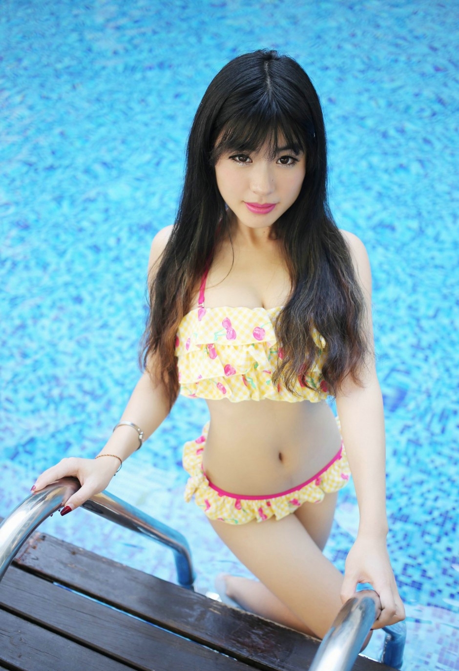 可爱的90后性感泳衣比基尼女孩沫晓伊baby诱惑图片