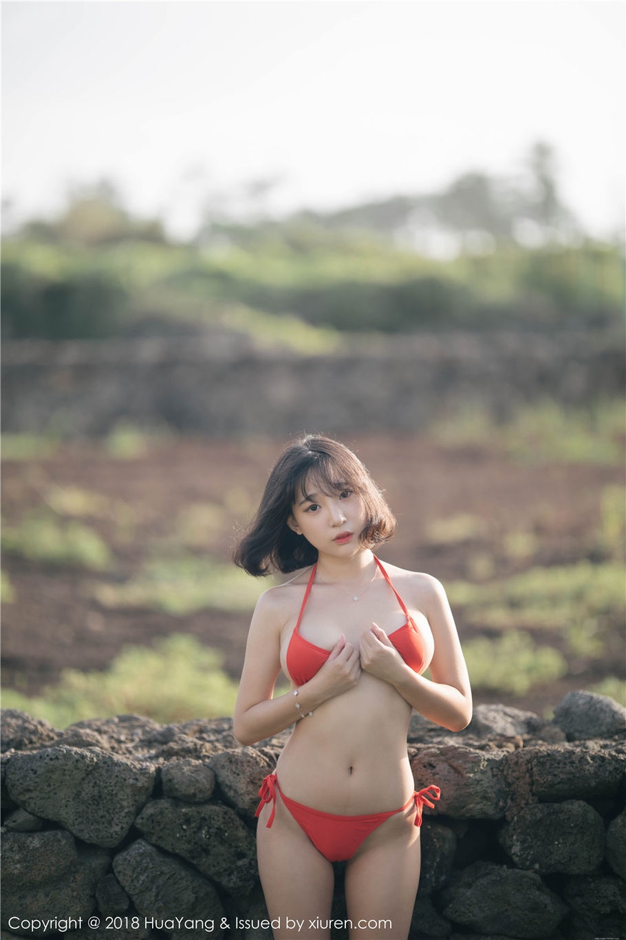 巨乳模特_卿卿比基尼极致诱惑外拍图片