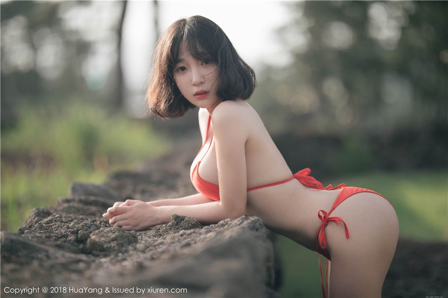 巨乳模特_卿卿比基尼极致诱惑外拍图片