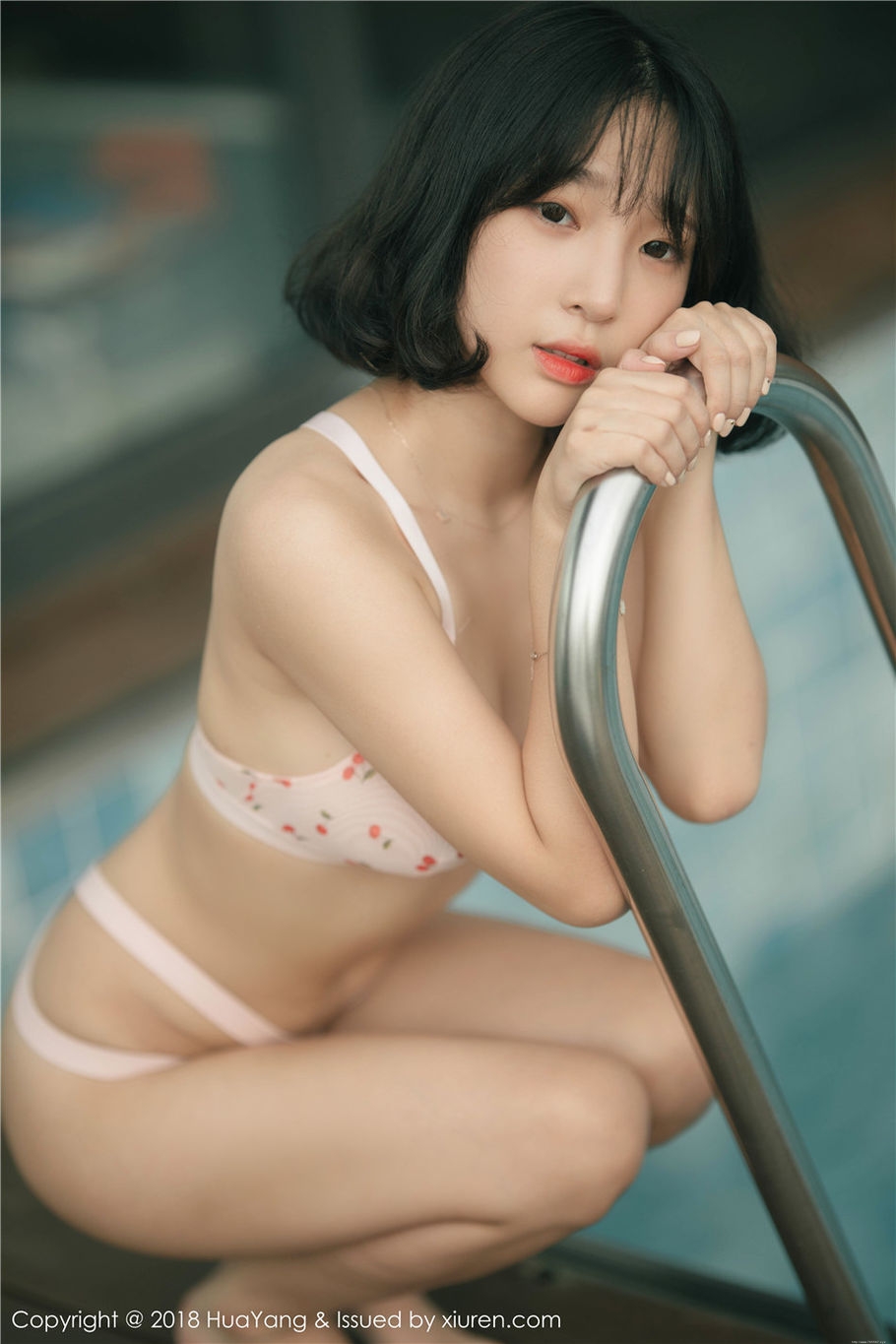 巨乳模特_卿卿比基尼极致诱惑外拍图片