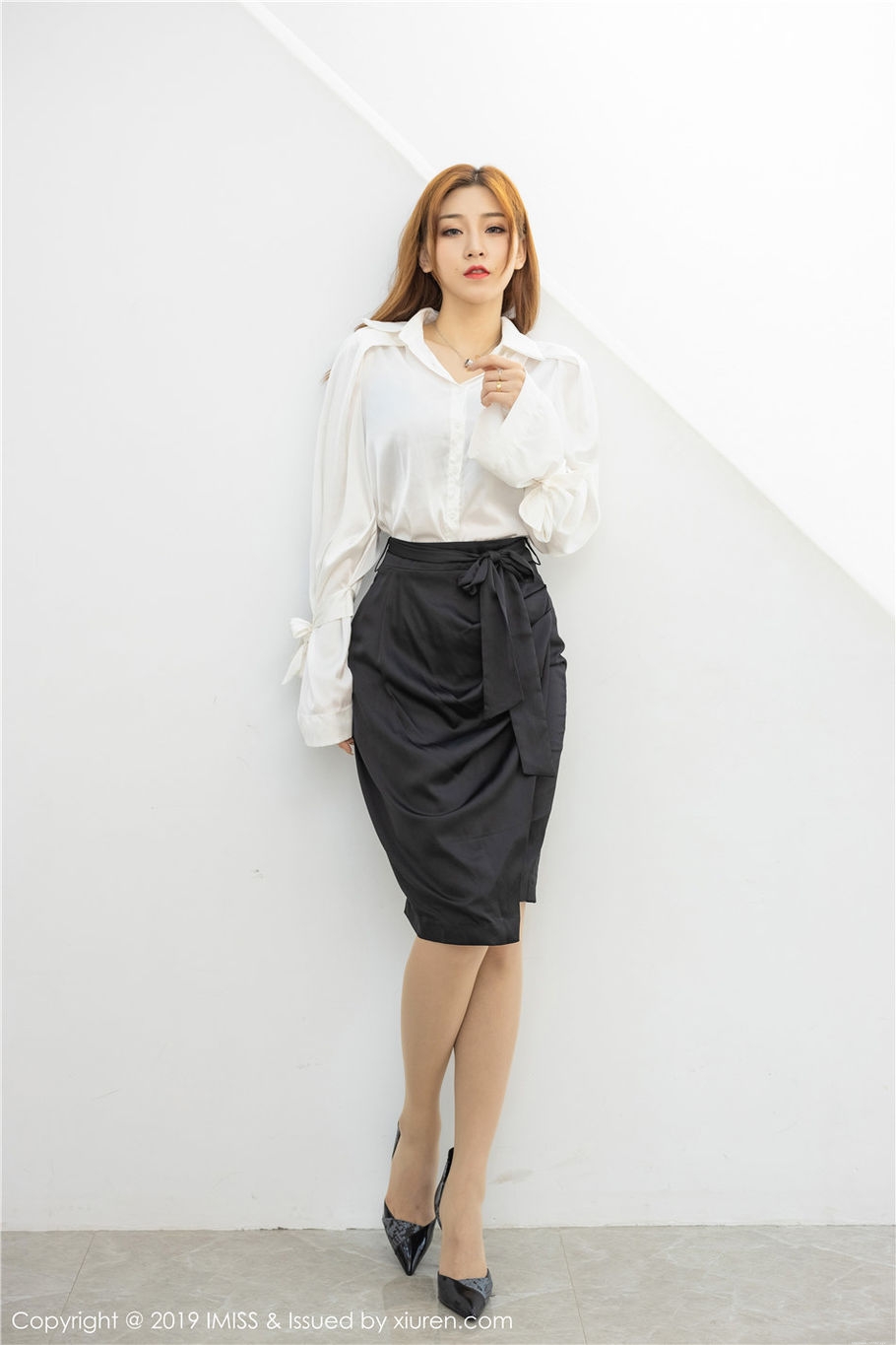 养眼秘书莉娜lena性感内衣酥胸诱惑写真