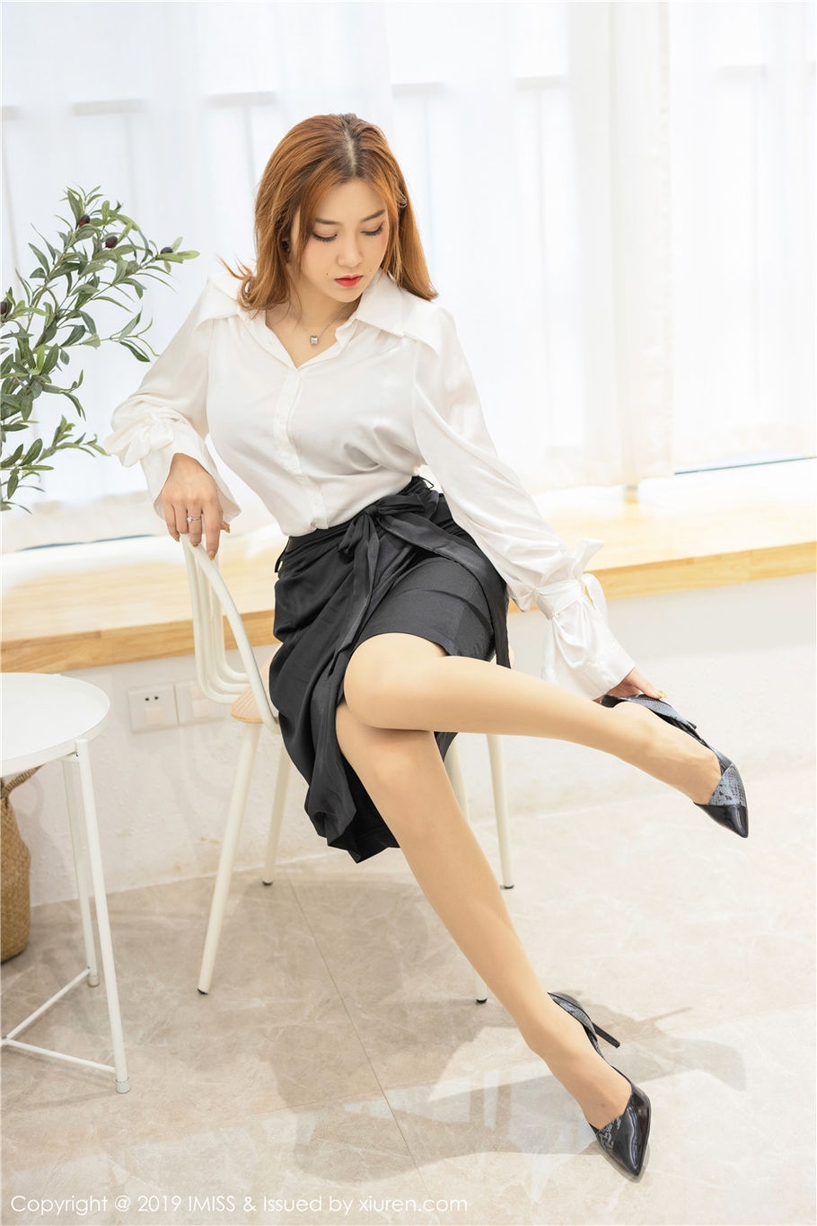 养眼秘书莉娜lena性感内衣酥胸诱惑写真