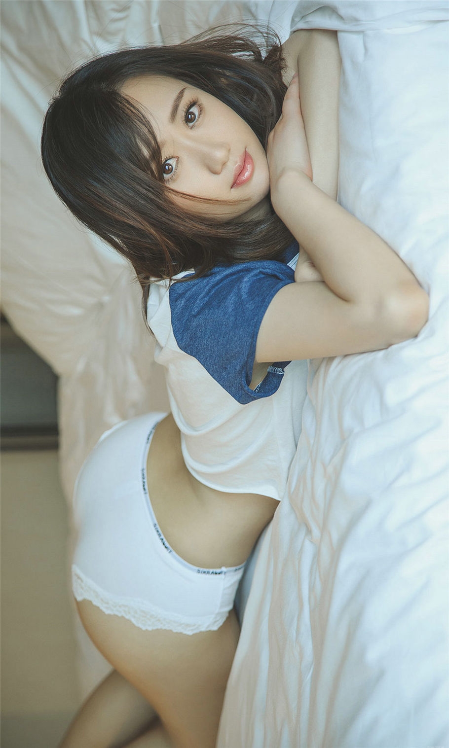 尤果网短发美女米妮大尺度私拍图片