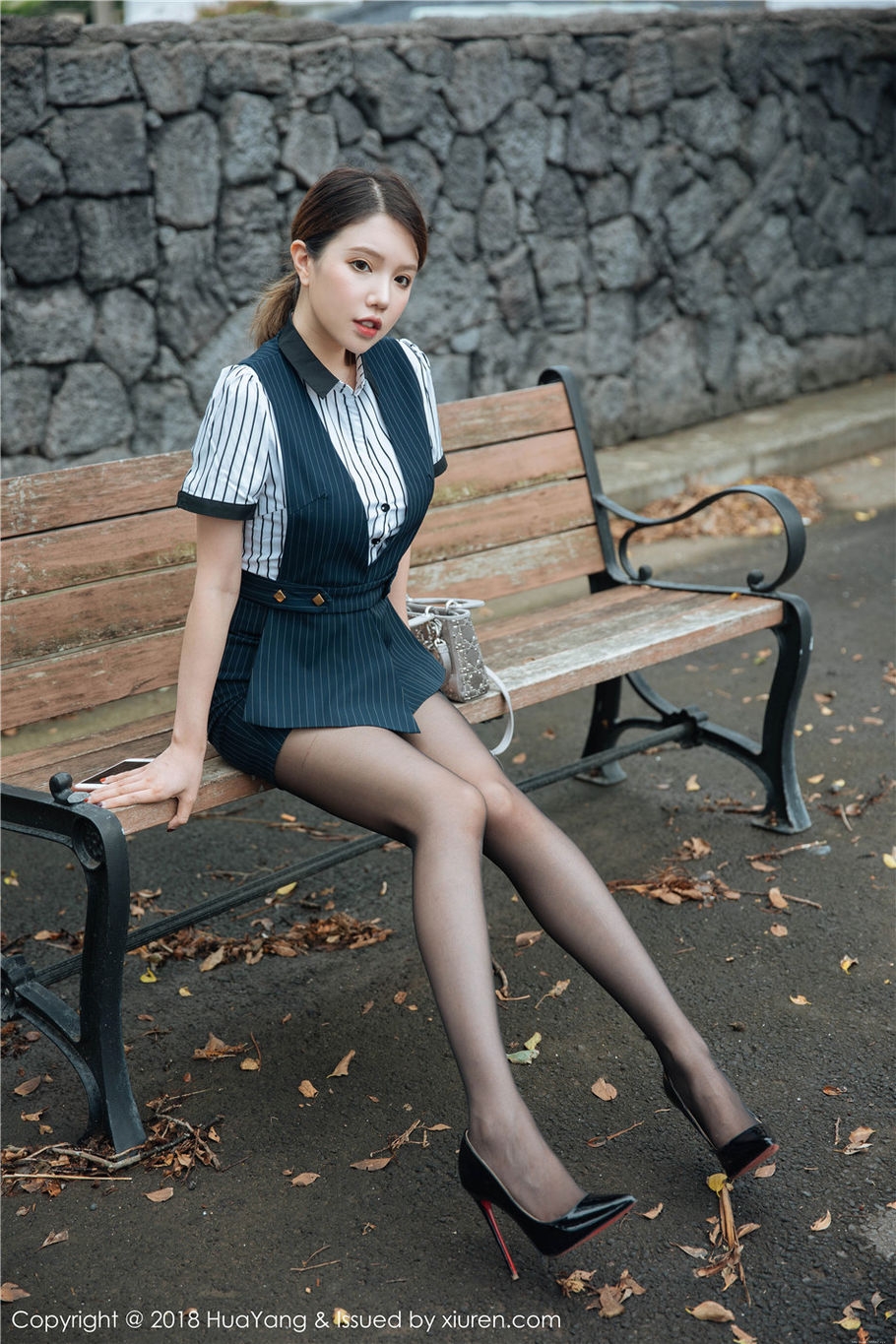 美乳秘书黄楽然丝袜美腿性感写真