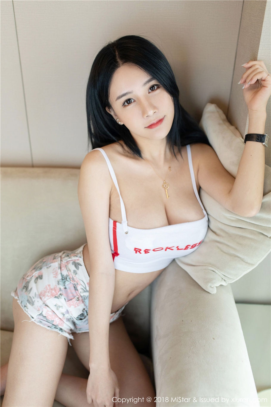 甜美女生小沫琳诱惑内衣美乳私房写真