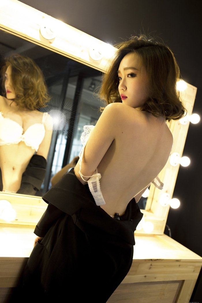 气质内衣美女模特叶希希妖娆性感写真