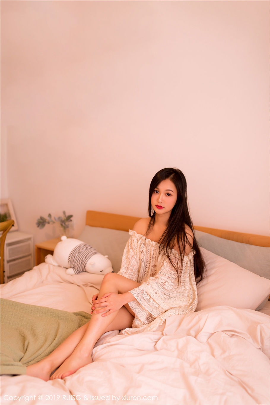 极品美女深紫Julie美胸大胆私房照