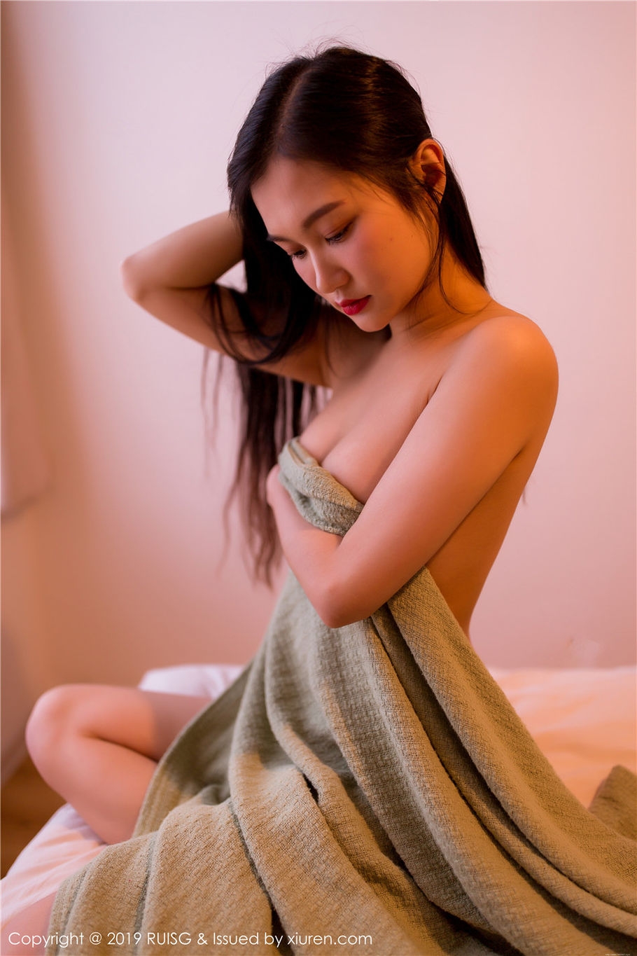 极品美女深紫Julie美胸大胆私房照