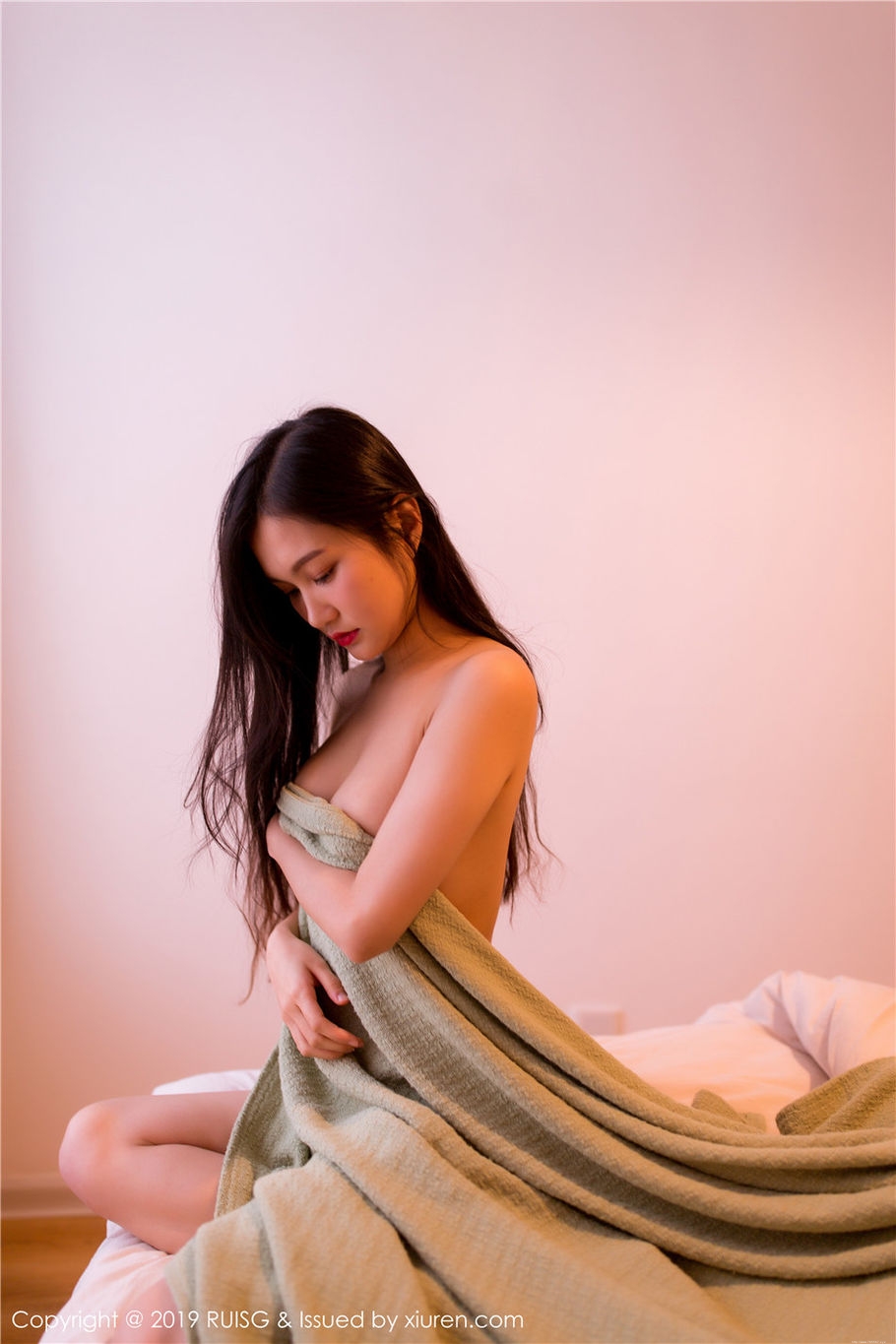 极品美女深紫Julie美胸大胆私房照