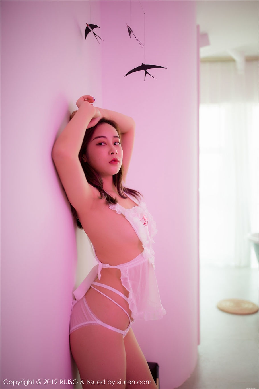 可爱美女Eileen爱琳蕾丝肚兜诱惑私拍图片