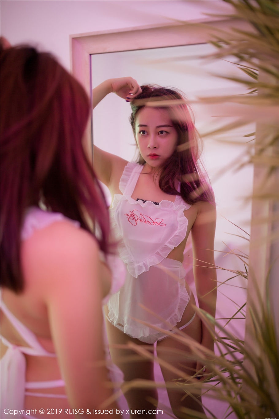 可爱美女Eileen爱琳蕾丝肚兜诱惑私拍图片