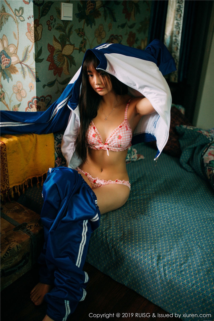 小清新美女圆圆Daphne学生装酥胸诱惑