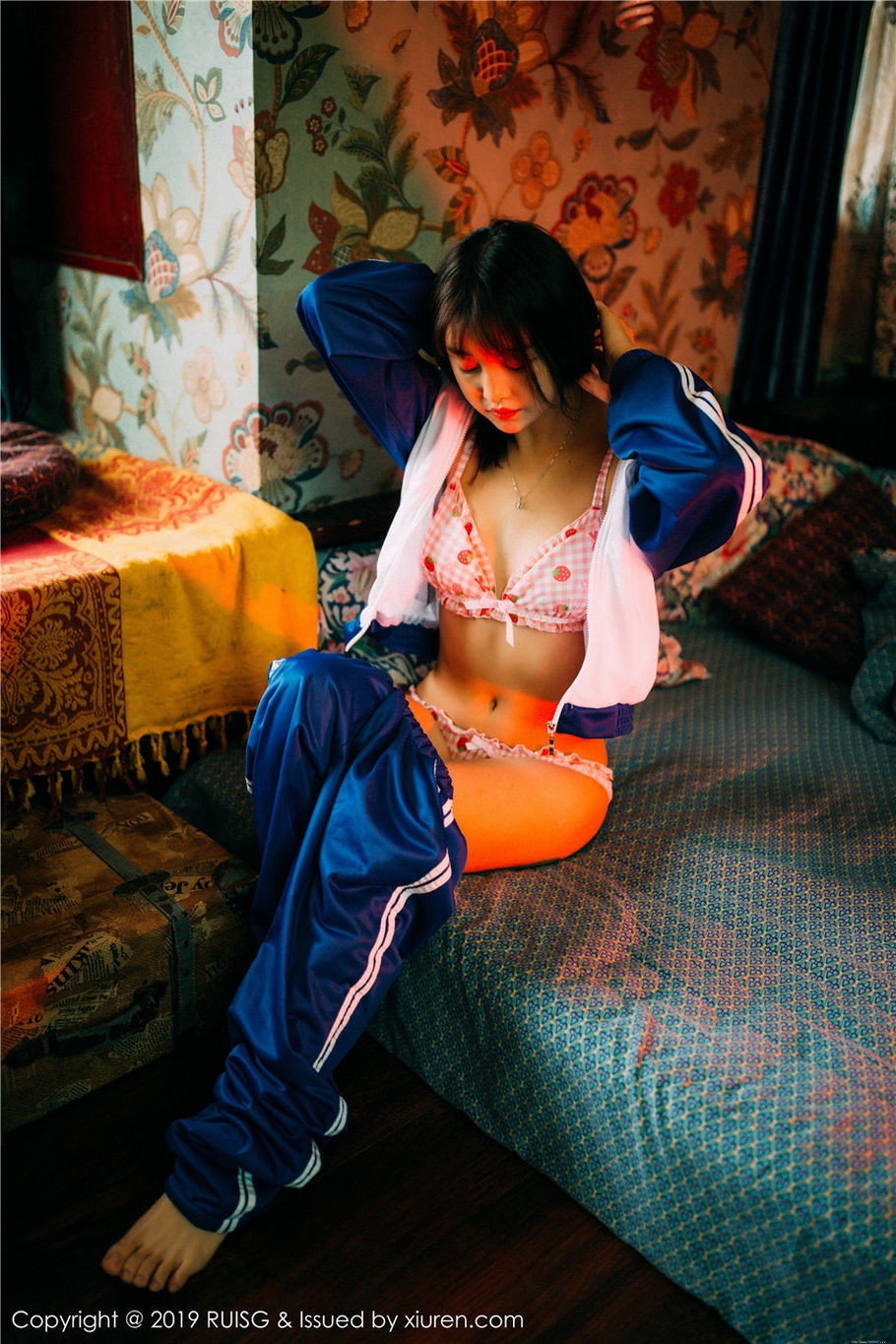 小清新美女圆圆Daphne学生装酥胸诱惑