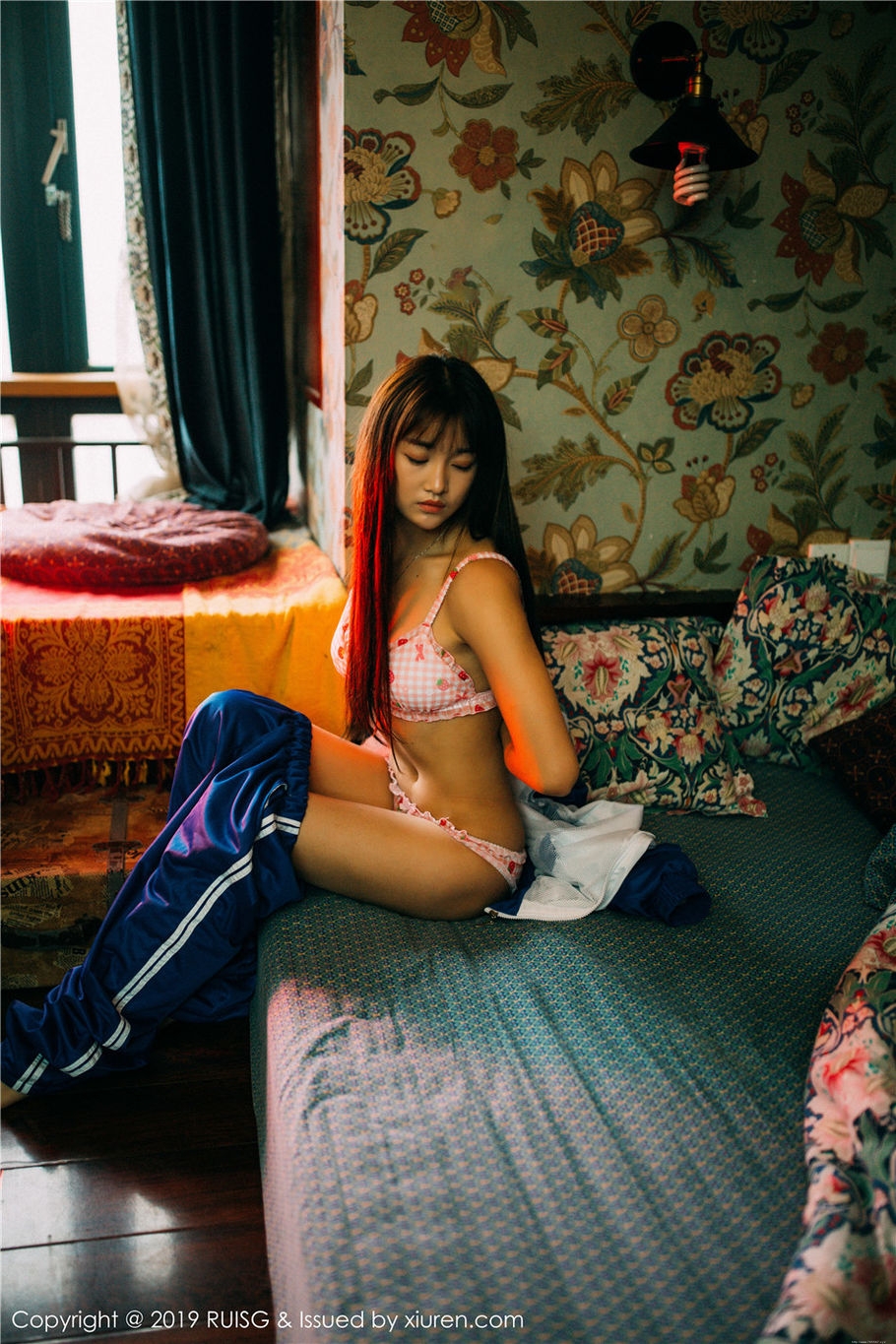 小清新美女圆圆Daphne学生装酥胸诱惑