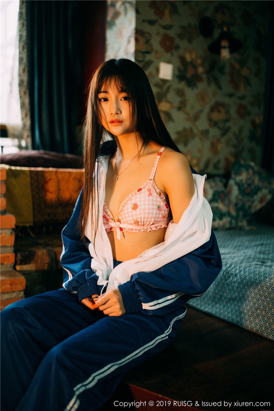 小清新美女圆圆Daphne学生装酥胸诱惑