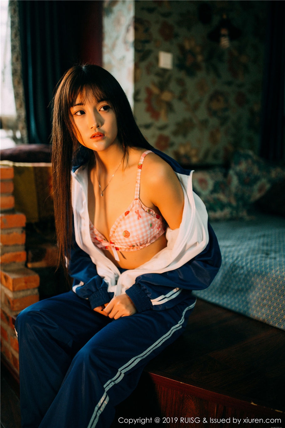 小清新美女圆圆Daphne学生装酥胸诱惑