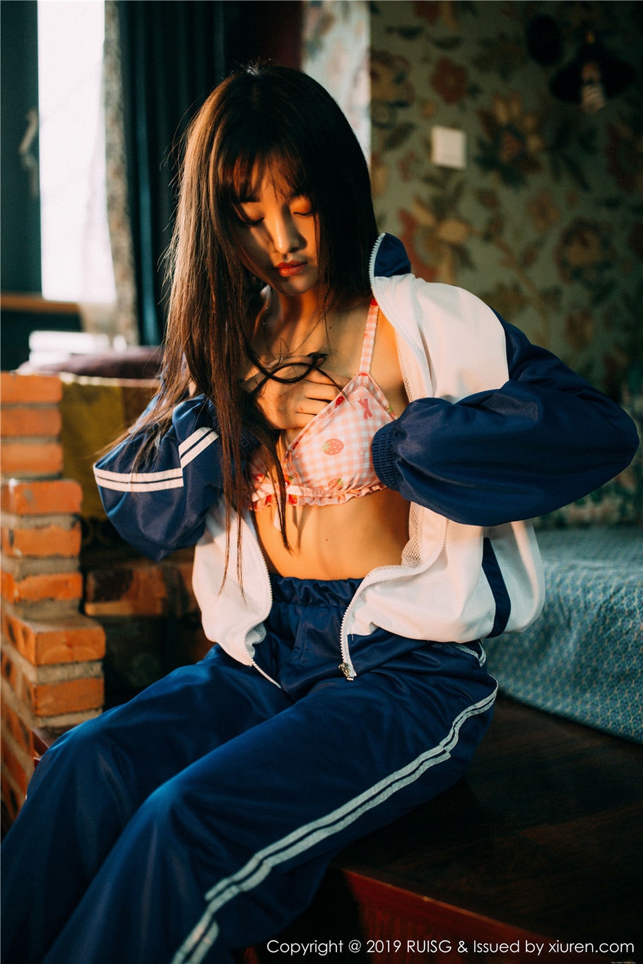 小清新美女圆圆Daphne学生装酥胸诱惑