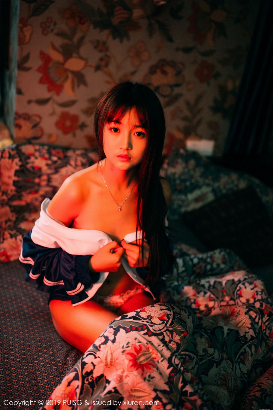 小清新美女圆圆Daphne学生装酥胸诱惑