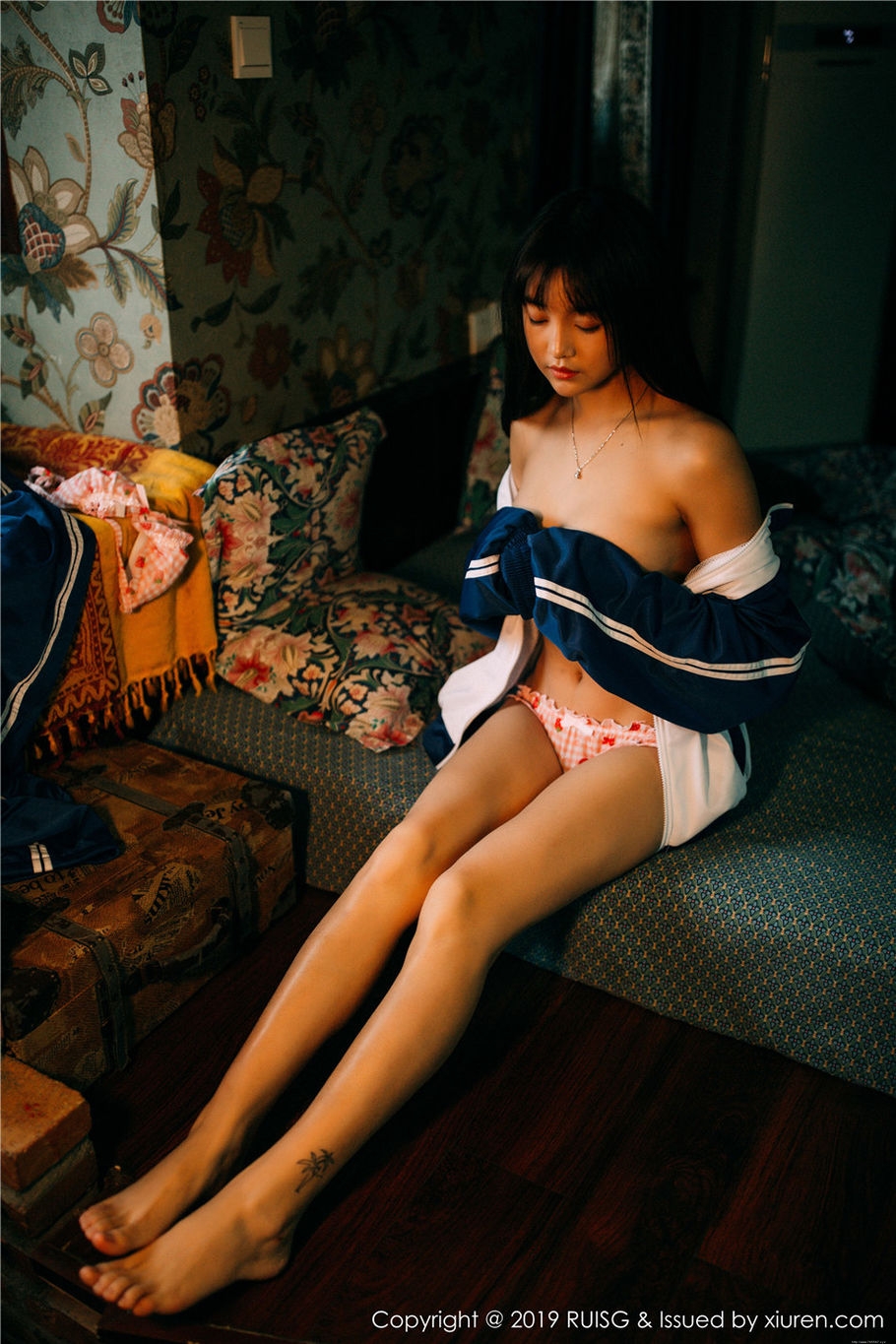 小清新美女圆圆Daphne学生装酥胸诱惑