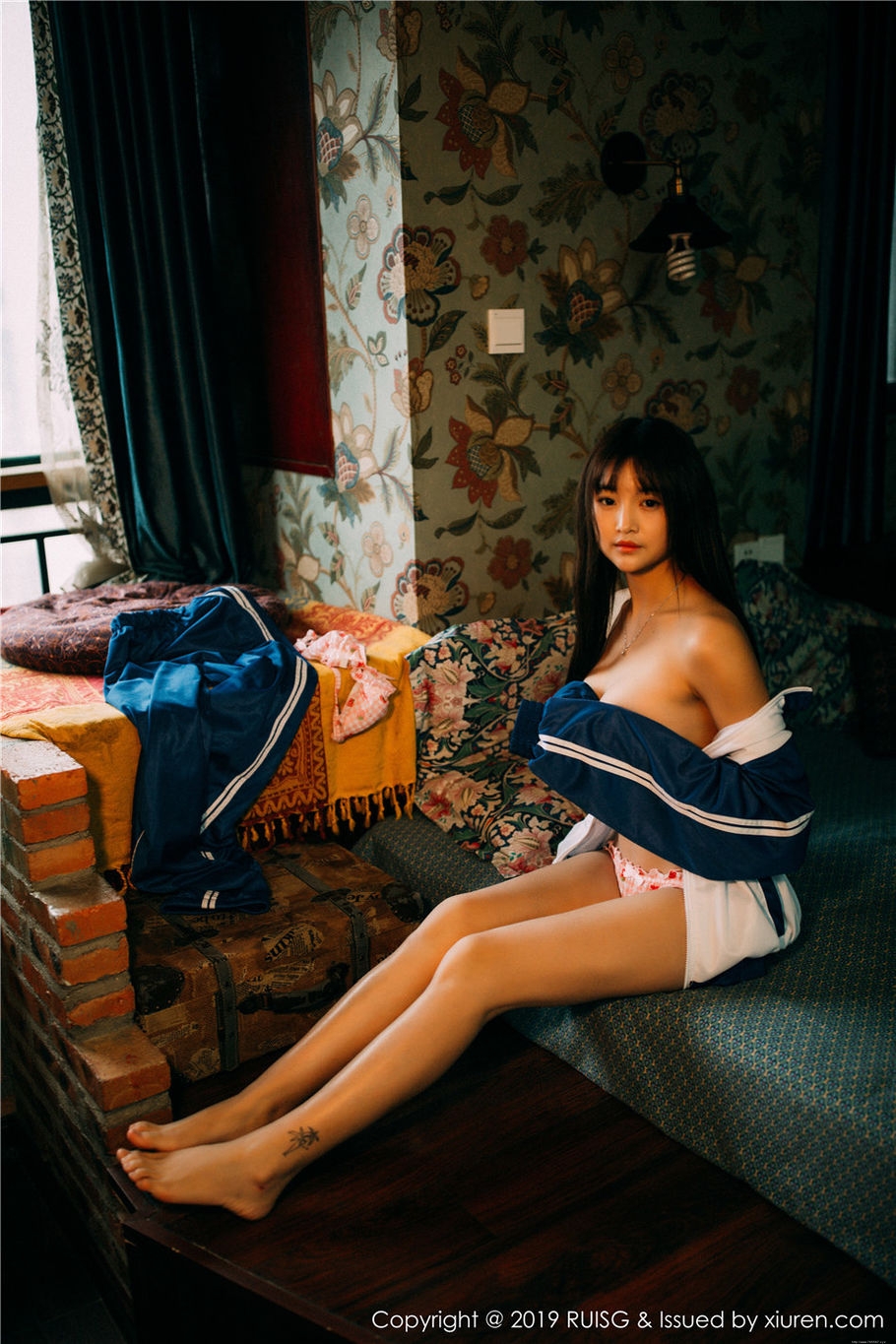 小清新美女圆圆Daphne学生装酥胸诱惑