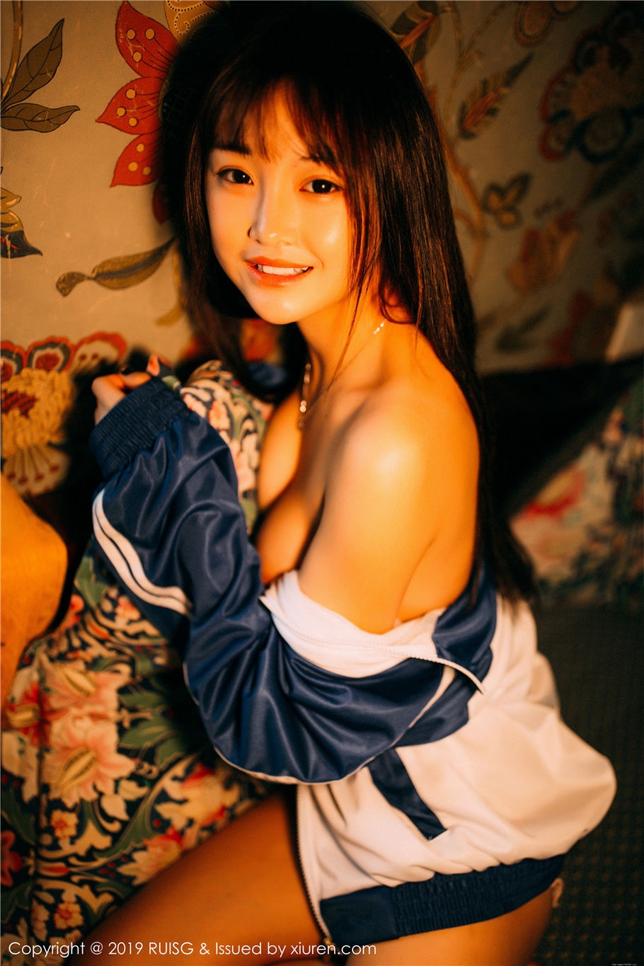 小清新美女圆圆Daphne学生装酥胸诱惑