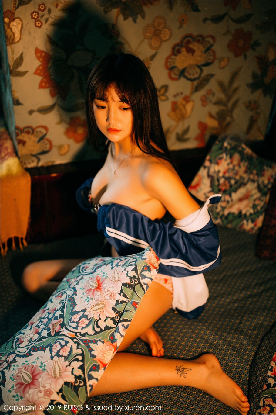 小清新美女圆圆Daphne学生装酥胸诱惑