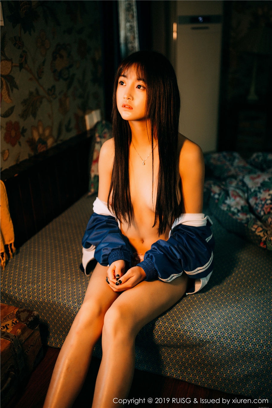 小清新美女圆圆Daphne学生装酥胸诱惑