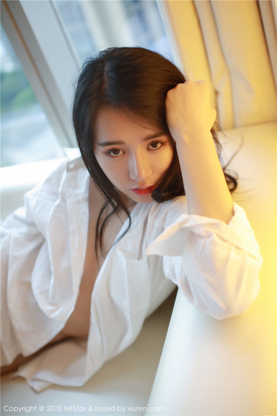 气质美女白子嫣nicky丝袜美腿诱惑写真