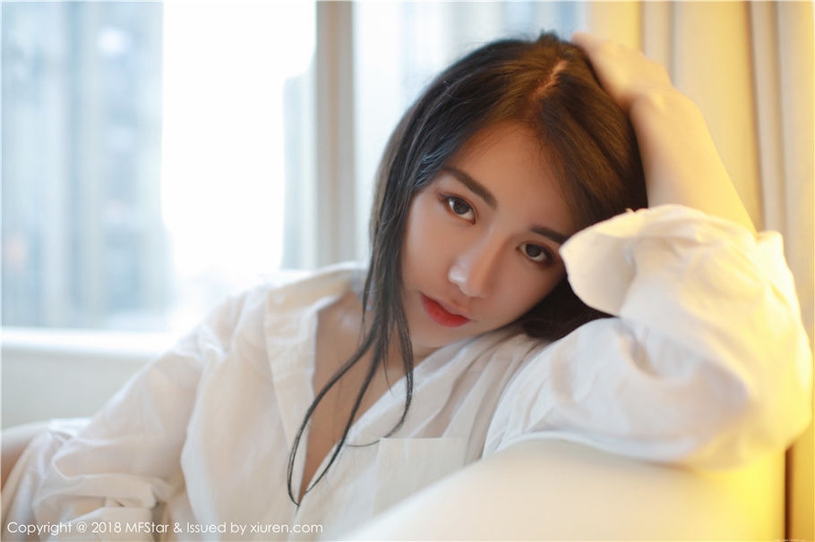 气质美女白子嫣nicky丝袜美腿诱惑写真