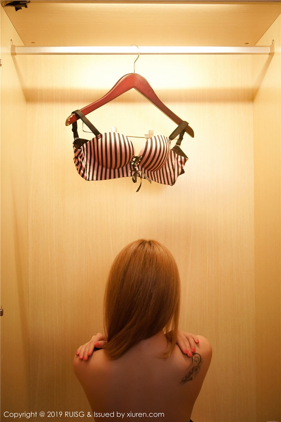 美胸性感少妇豆浆妹浴室湿身诱惑大胆写真