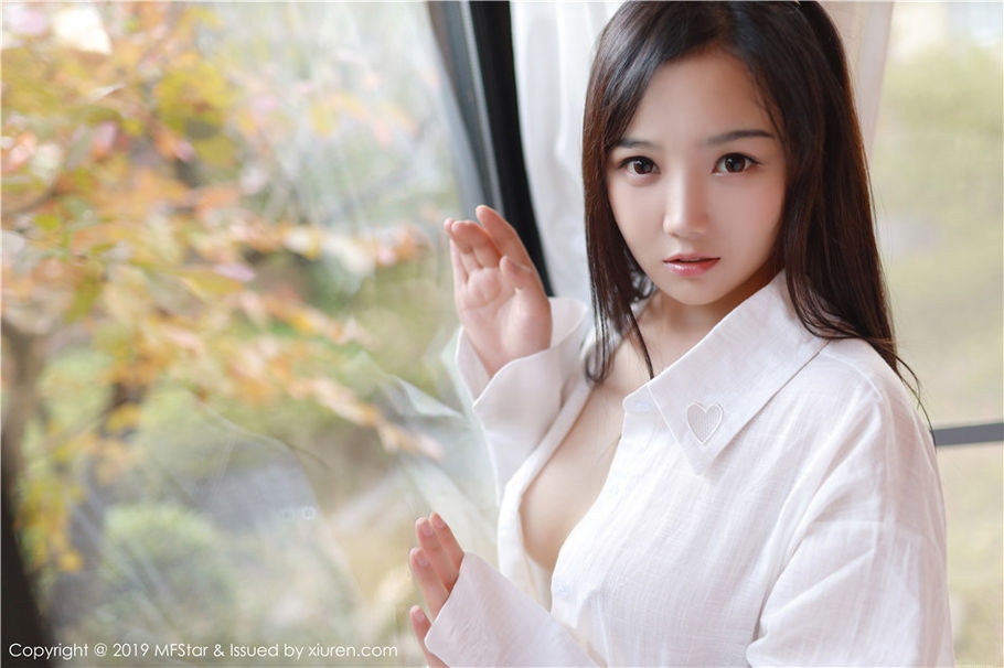 小清新美女徐微微mia诱惑美乳私房照