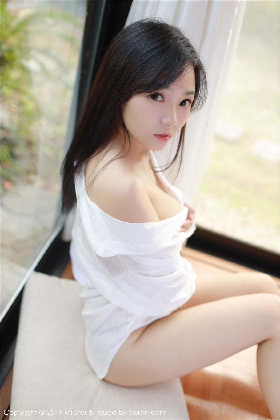 小清新美女徐微微mia诱惑美乳私房照