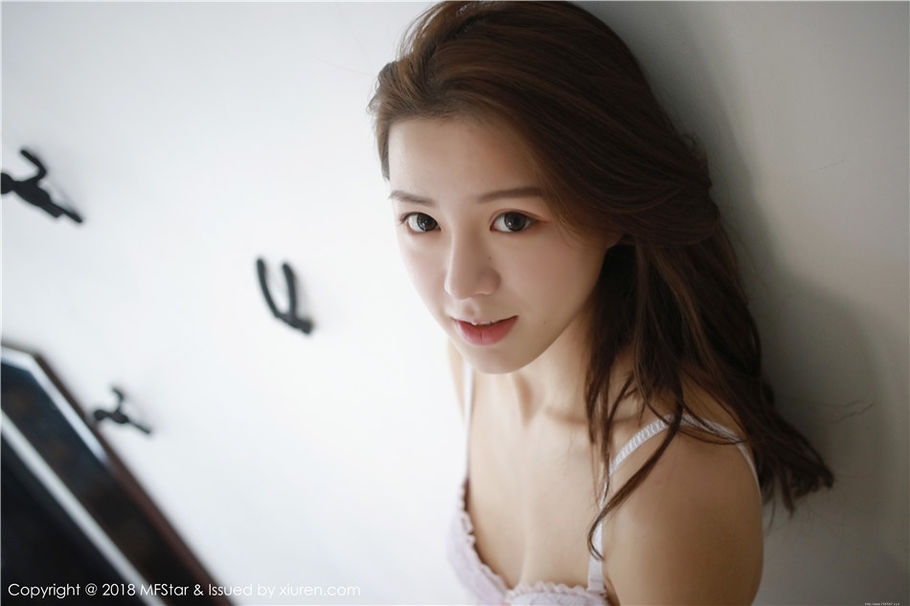 小清新美女卤蛋luna内衣唯美写真