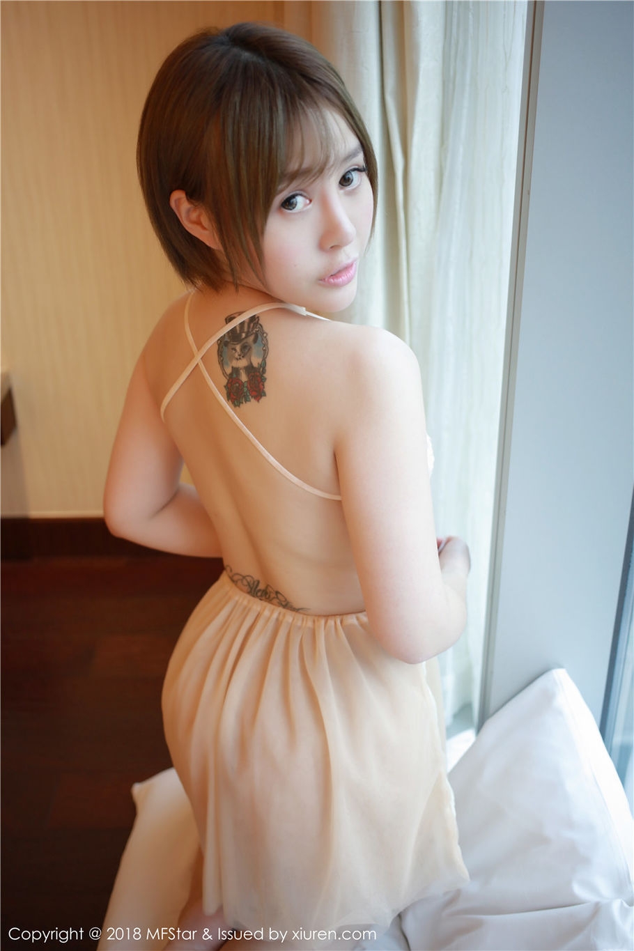 性感少妇Evelyn艾莉美胸翘臀大胆写真