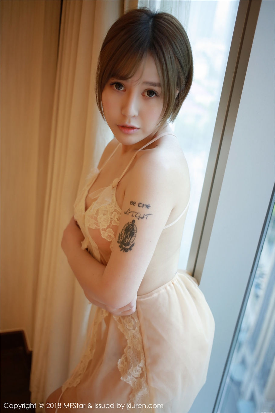 性感少妇Evelyn艾莉美胸翘臀大胆写真