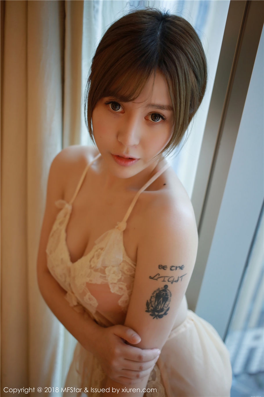 性感少妇Evelyn艾莉美胸翘臀大胆写真