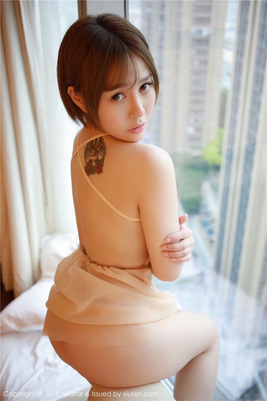 性感少妇Evelyn艾莉美胸翘臀大胆写真
