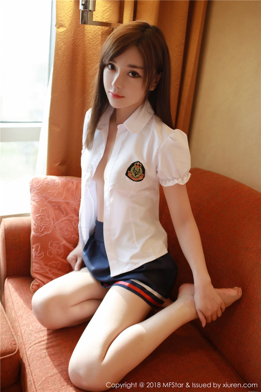 00后美女韩子萱mm学生制服诱惑私房写真