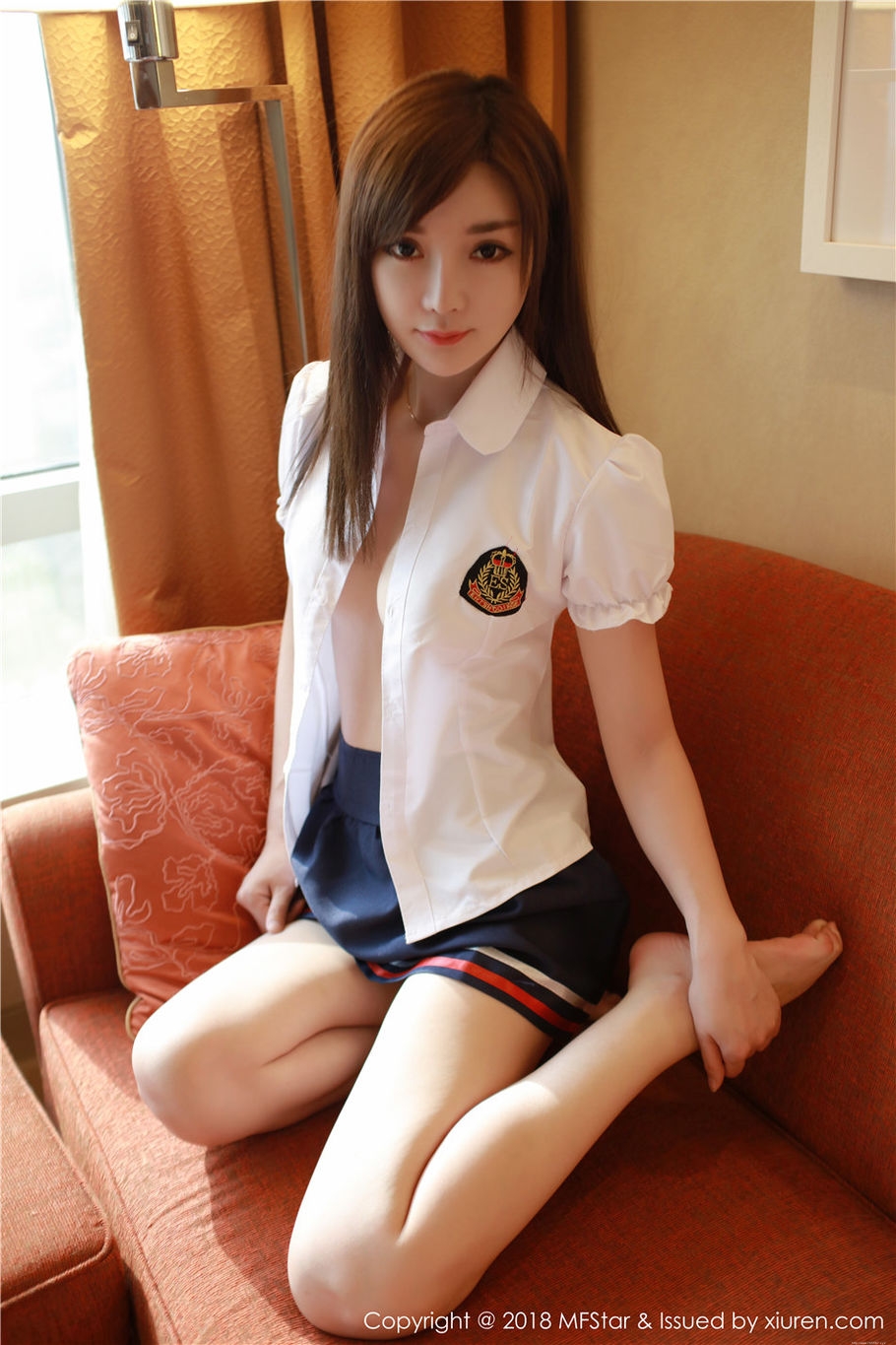 00后美女韩子萱mm学生制服诱惑私房写真